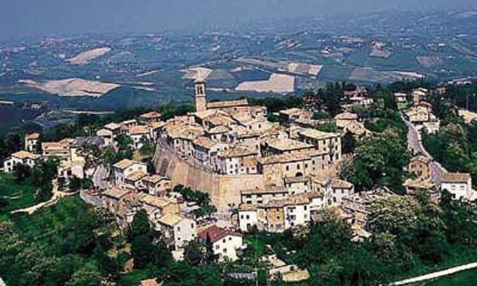 Fratte Rosa Appartement | Apartment in Fratte Rosa with Apennine Views