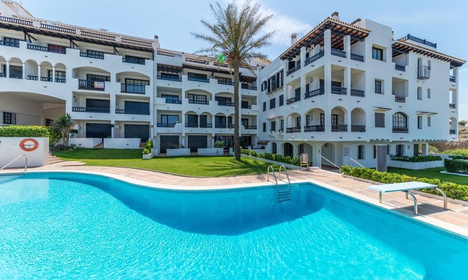 L'Escala Appartement | Apartment in L’Escala with Sea Views & Pool