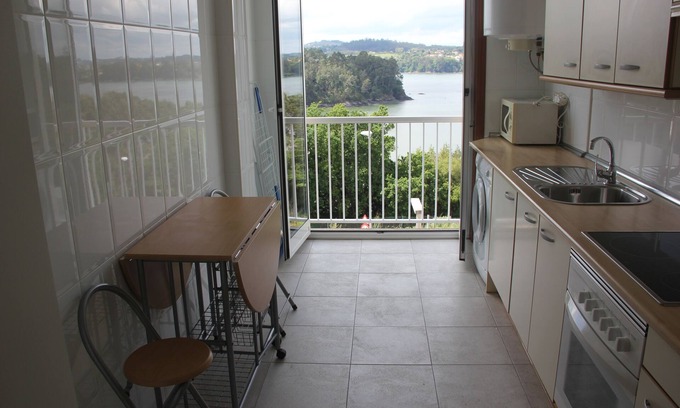 Callobre Appartement | Apartment in Miño with views of the Ría.