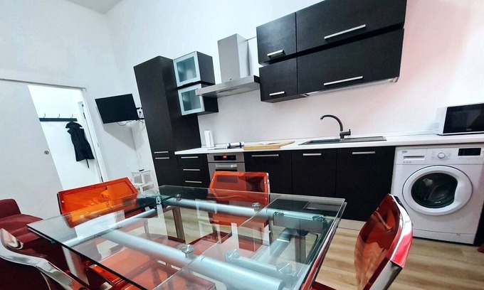 Pavia Appartement | Apartment in Pavia with 1 bedrooms sleeps 3
