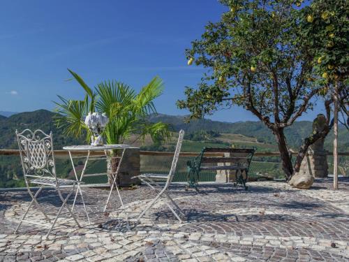 Modigliana Appartement | Apartment in quiet and green environment with swimming pool