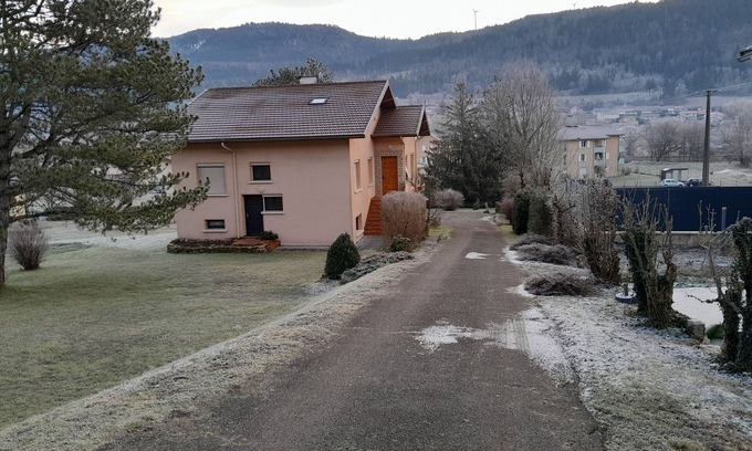 Martignat Appartement | Appartement dans maison au calme entre lacs et sapins