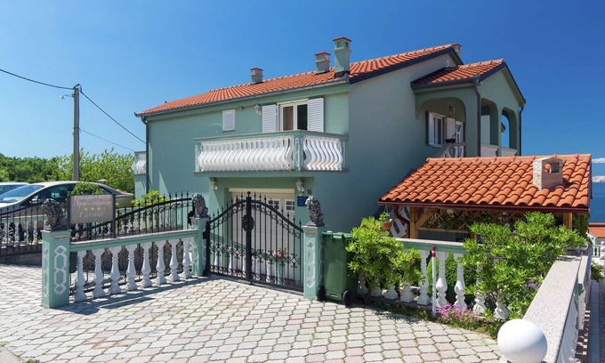 Senj Appartement | Appartement à Senj près de la Mer et Piscine