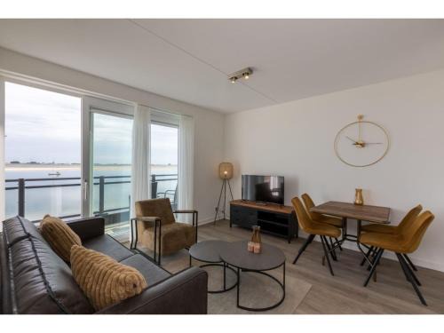 Sint-Annaland Appartement | Apartment in Sint-Annaland with Water Views