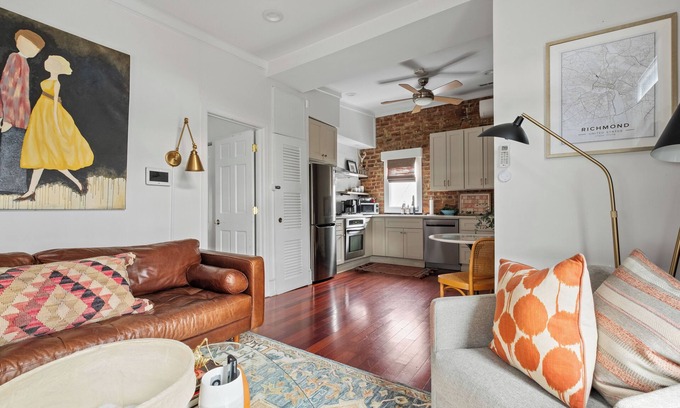 Monroe Ward Copropriété | Apartment in the arts district appointed and operated by interior design firm
