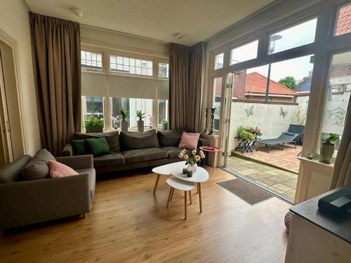 Groenlo Appartement | Apartment in the fortified town of Groenlo with private garden