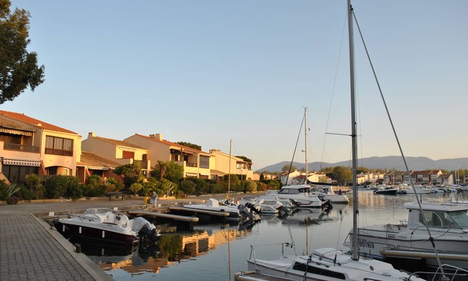 Saint-Cyprien Plage Appartement | Appartement au cœur de la Marina vue sur le petit port