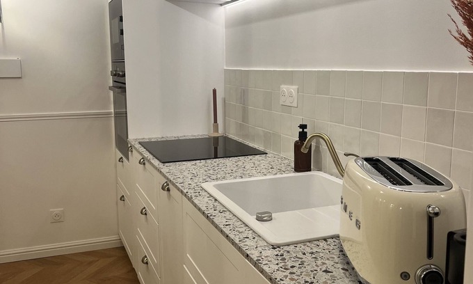 Barbatre Appartement | Apartment in the heart of the historic center-Champagne Maisons and city center