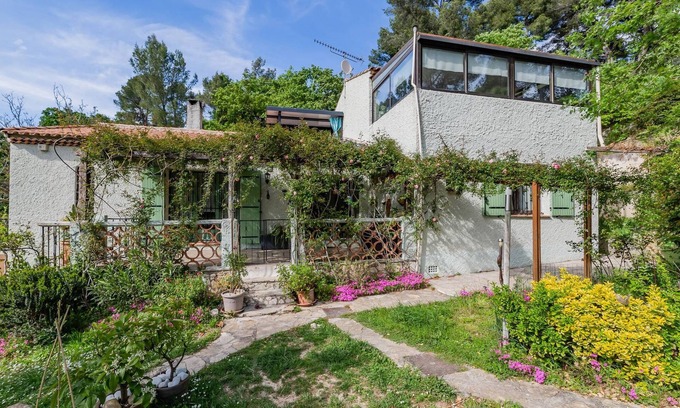 Aubagne Appartement | Appartement dans la villa des propriétaires, piscine, parking clôturé .