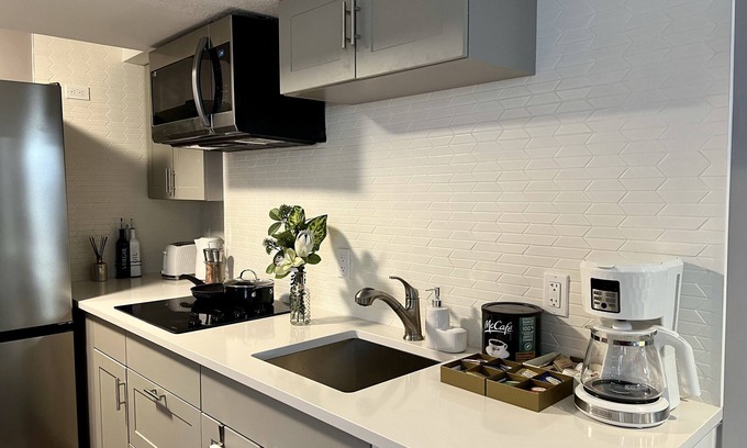 Rosemount Maison | Apartment in the Prestigious Kiwanis Park Area