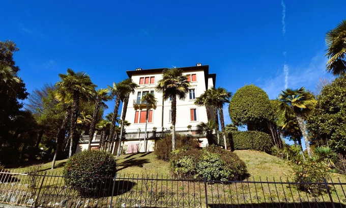 Vignone Appartement | Appartement dans villa historique avec vue lac à Vignone