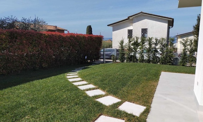 Bardolino Appartement | APARTMENT IN VILLA, LAKE VIEW, 5 MINUTES WALK FROM THE LAKE AND THE VILLAGE