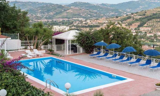 Agropoli Appartement | APPARTEMENT DANS VILLA AVEC PISCINE