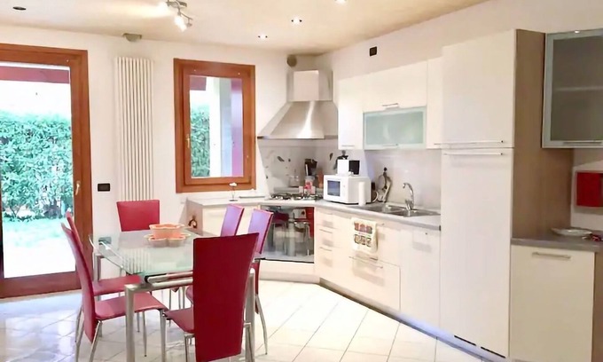 Caerano di San Marco Appartement | Apartment with garden in quiet and strategic location