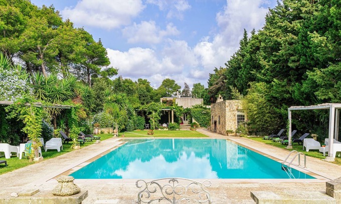 Castrignano de' Greci Appartement | Apartment 'Tenuta Chimeta - Casa Dei Profumi' with Shared Pool, Private Terrace and Wi-Fi
