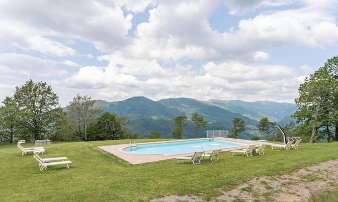 San Marcello Pistoiese Appartement | Appartement "Serrino 2" avec vue sur les montagnes, piscine partagée et Wi-Fi