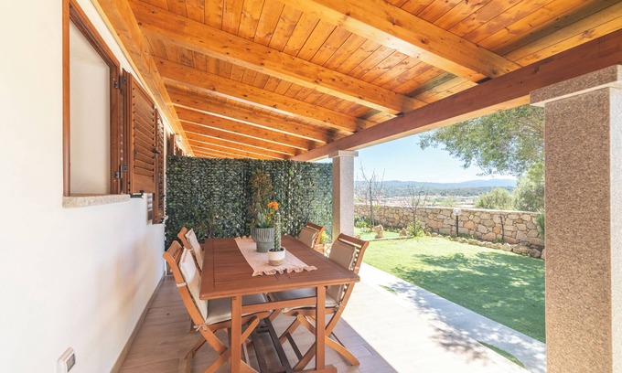 Santa Teresa di Gallura Appartement | Appartement 'Trilo Nina' avec terrasse privée, jardin privé et climatisation