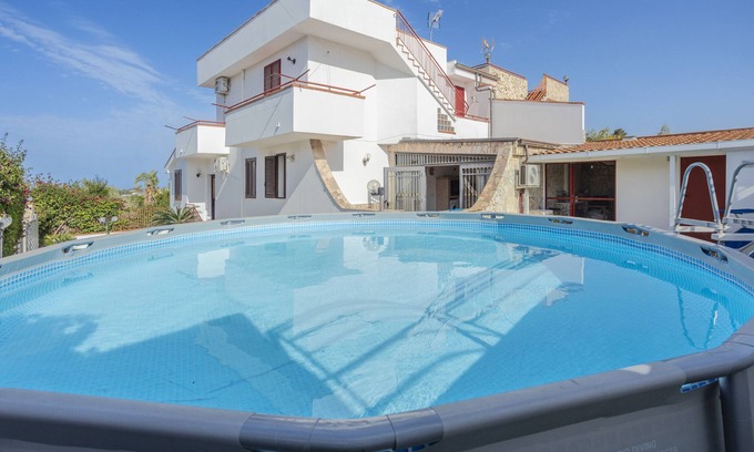 Bagheria Maison | Apartment 'Villa Cycas' with Sea View, Wi-Fi and Air Conditioning
