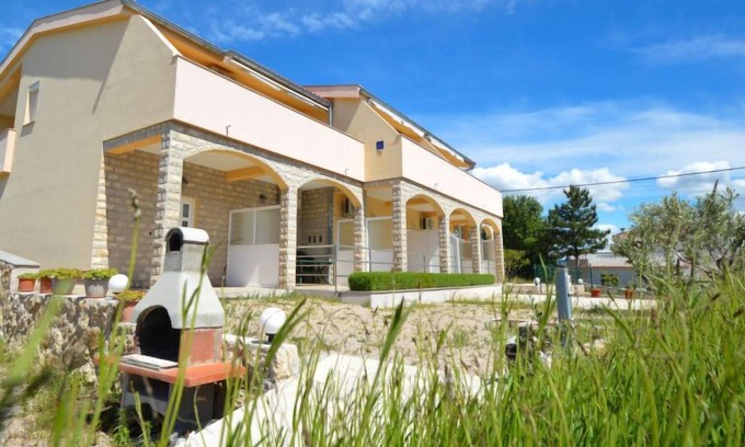 Maslenica Appartement | Appartement Ivan by Interhome