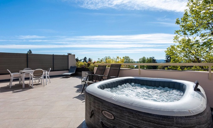 Lesa Appartement | Appartement 'Jacuzzi E Vistalago' avec Vue sur le Lac, Wi-Fi et Climatisation