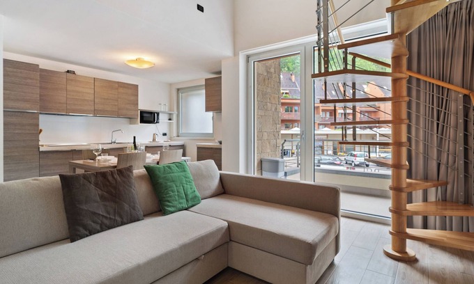 Ponte Arche Appartement | Apartment 'Jubilant' with Mountain View, Balcony and Air Conditioning