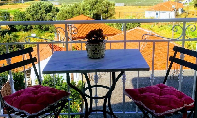 Faraklata Appartement | Appartement "Kantouni maisonette view" avec vue sur la mer, terrasse & Wi-Fi
