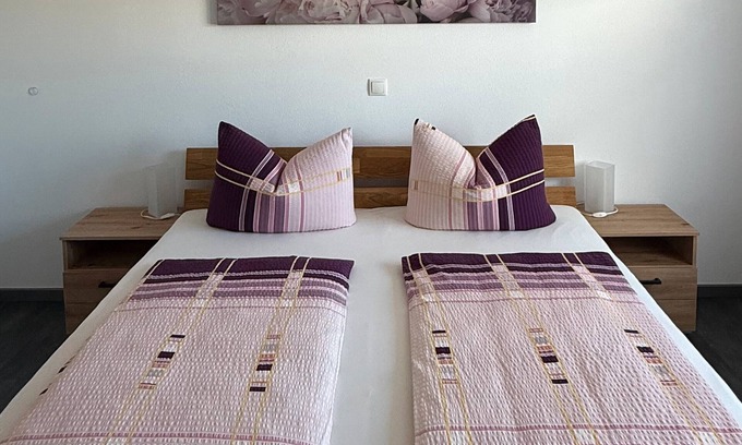 Plankenfels Appartement | Apartment 'Keller' with Shared Garden, Balcony and Wi-Fi