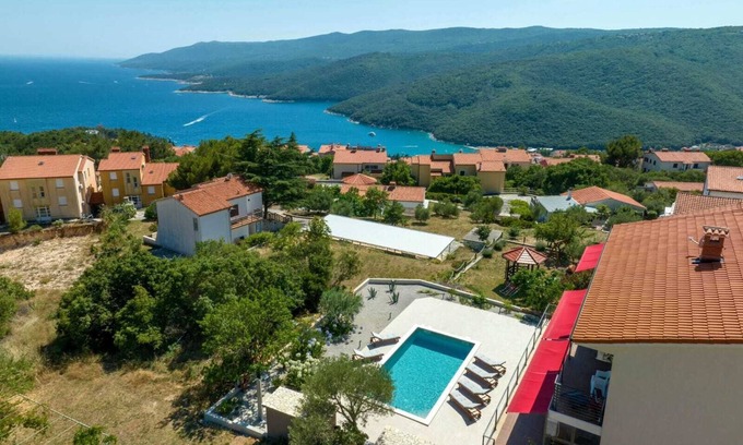 Rabac Appartement | Apartment Klara - beautiful pool apartment for 7 people