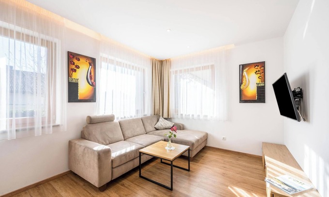 Naz Appartement | Appartement "Klementhof App Nr 1" avec vue sur les montagnes, piscine, Wi-Fi, balcon et jardin