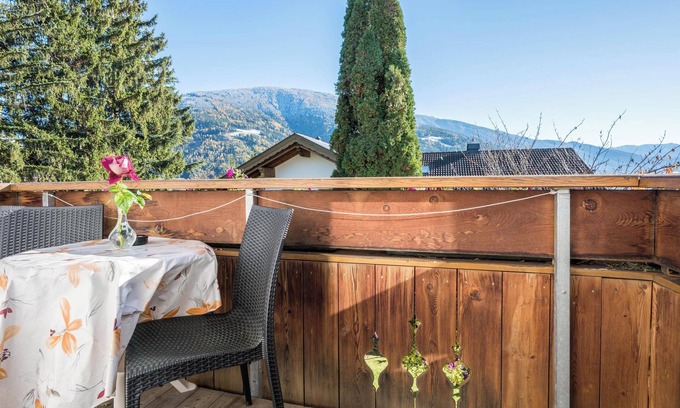 Naz Appartement | Appartement "Klementhof Nr 4" avec vue sur les montagnes, piscine, Wi-Fi, balcon et jardin