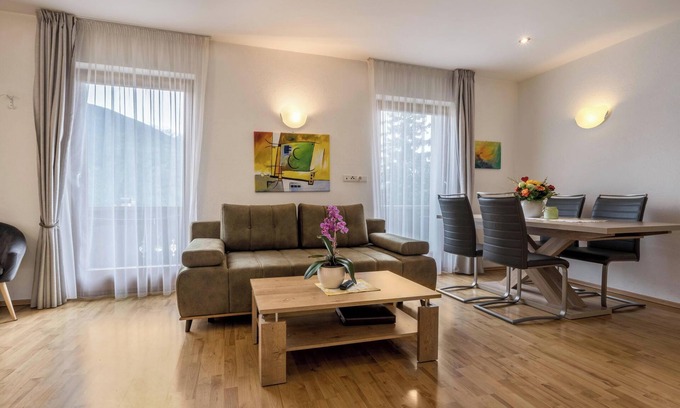 Naz Appartement | Appartement "Klementhof Nr 6" avec vue sur les montagnes, piscine, Wi-Fi, balcon et jardin