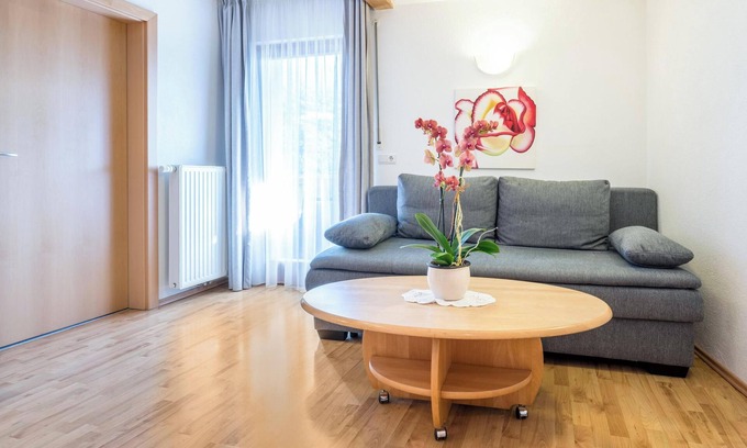 Naz Appartement | Appartement "Klementhof Nr 7" avec vue sur les montagnes, piscine, Wi-Fi, balcon et jardin