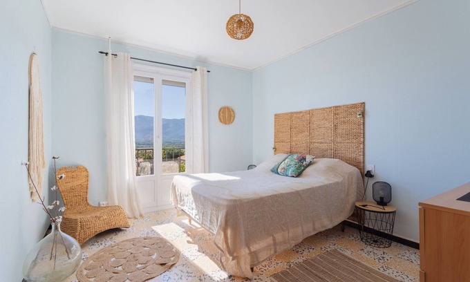 Banyuls-dels-Aspres Appartement | Apartment 'Les Albères' with Sea View, Wi-Fi and Air Conditioning
