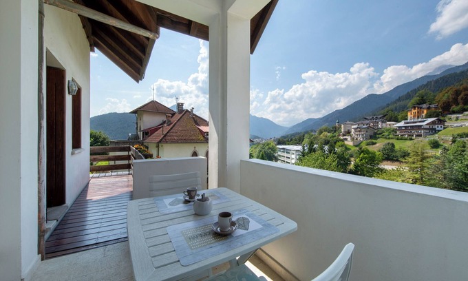Pieve di Cadore Appartement | Apartment 'La Casa di Montericco' with Mountain View, Private Terrace and Wi-Fi