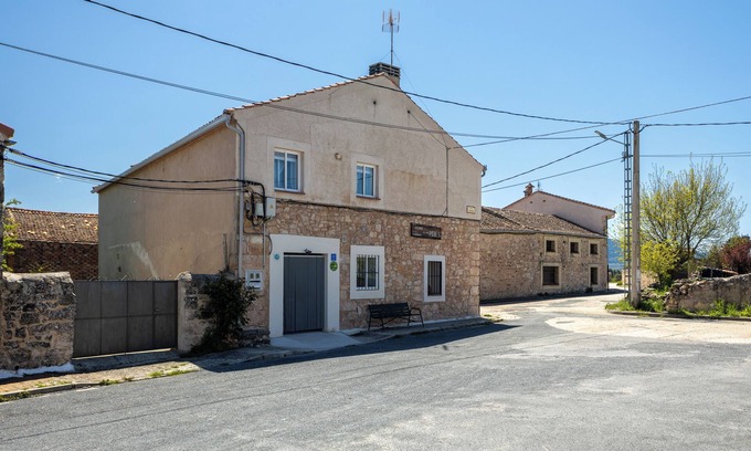 Arahuetes Appartement | Appartement 'La Casa De Mis Padres 2' avec vue sur les montagnes, terrasse privée et Wi-Fi