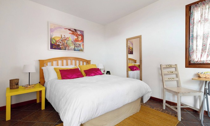 Los Silos Appartement | Appartement La Casita Canaria avec vue sur la mer et les montagnes, terrasse et barbecue.