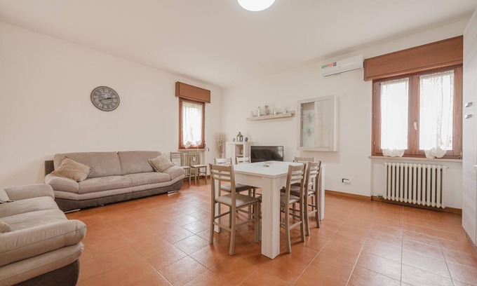 Rivoli Veronese Appartement | Apartment 'La Fenice' with Mountain View, Wi-Fi and Air Conditioning
