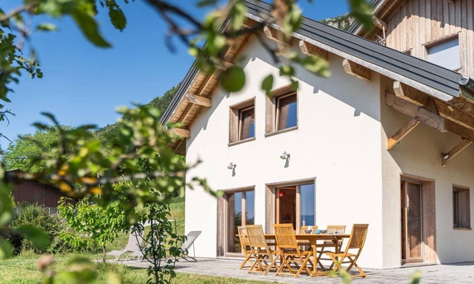 Montagnole Cottage | Appartement 'La Grange Aux Ecureuils 4 Pers' avec vue montagne, terrasse privée et jardin privé