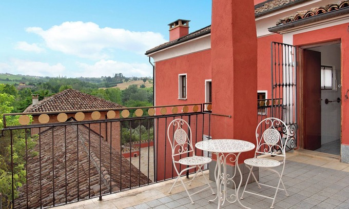 Costigliole d'Asti Appartement | Appartement 'La Rocca di Efisio - Barbera' avec terrasse privée, Wi-Fi et climatisation