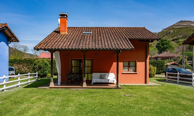 Cangas de Onis Maison | Apartment 'La Llosona' with Private Terrace, Private Garden and Wi-Fi