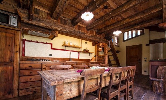 Grand Haury Appartement | Apartment "La Méizòn de Felise - Lo Paillê" with Mountain View, Shared Garden & Wi-Fi