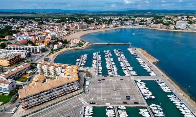 Pedrinya Appartement | Apartment 'La Ona' with Sea View, Wi-Fi and Air Conditioning