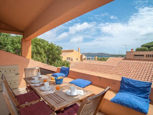Palau Appartement | Apartment La Vigna Blu by Interhome