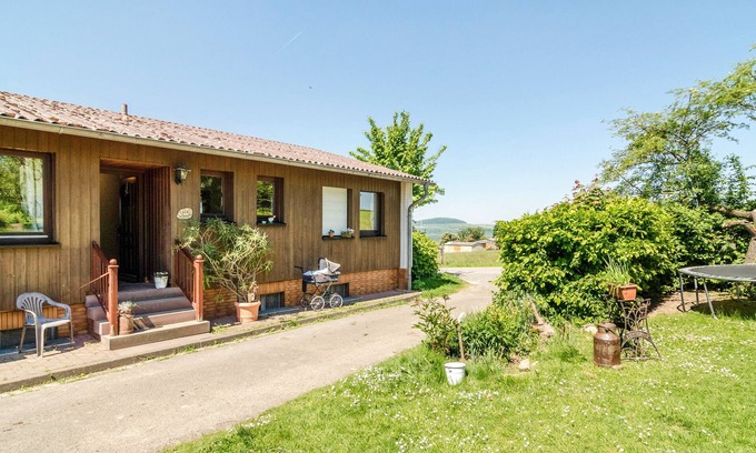 Hofgeismar Appartement | Appartement 'Landleben' avec vue sur les montagnes et jardin partagé