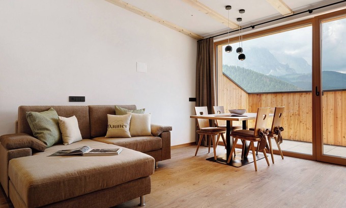 Daunei Appartement | Appartement "Lat" avec vue sur les montagnes, jardin partagé et Wi-Fi