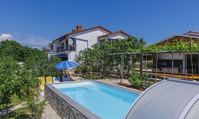 Kapelica Appartement | Appartement Laura by Interhome