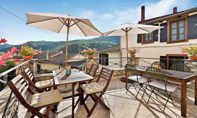 Cardoni Appartement | Appartement "Le Peonie - Celestino" avec vue sur les montagnes, jardin & Wi-Fi