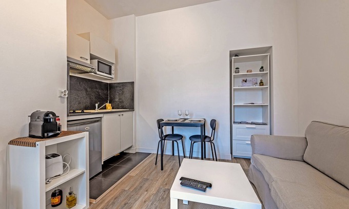 Rive Droite Appartement | Appartement 'Les Capucins - T2 Tout Confort' avec Terrasse Privée, Jardin Privé et Wi-Fi