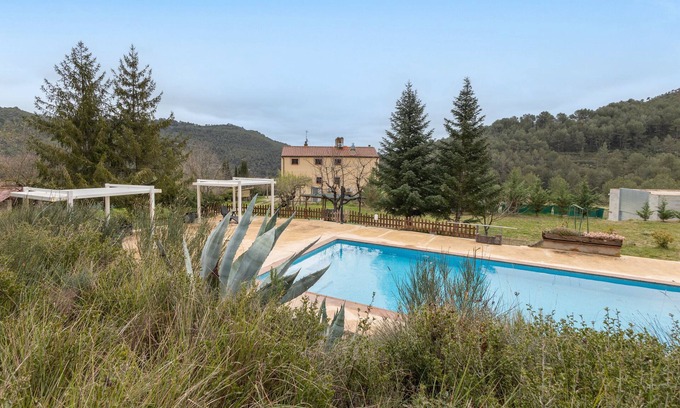 Jorba Appartement | Apartment 'Les Muntades Terra' with Mountain View, Wi-Fi and Air Conditioning