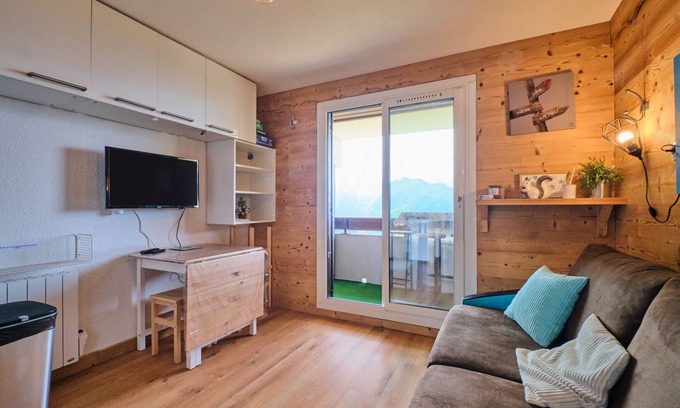 Eclose-Ouest Appartement | Appartement 'Les Ours Bleus' avec vue sur montagne et balcon